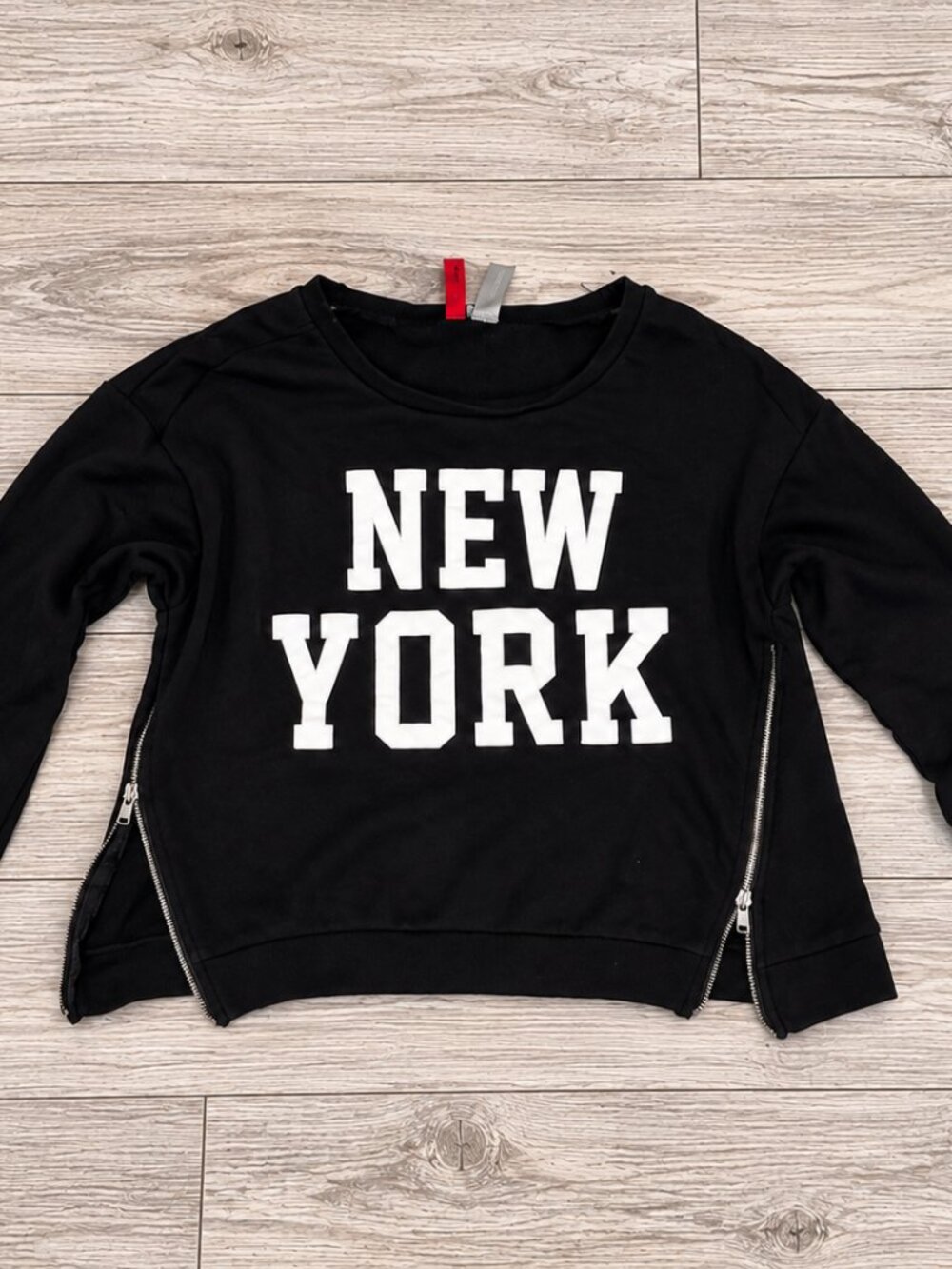 H&M Divided New York Cropped Sweatshirt Size Large Black Side Zippers